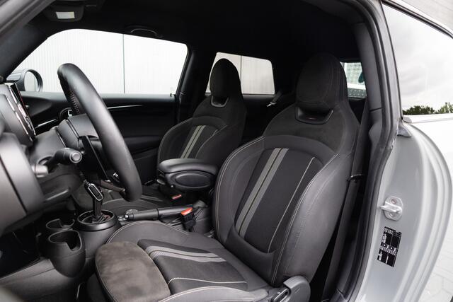 Mini John Cooper Works 2.0 232 pk Chili / Head-Up/ Harman&Kardon/ Led-Koplamp/ Sport-Stoelen/ Park.Sens/ Sport-Uitlaat/ Climate/ Cruise-Controle/ 18'' LMV