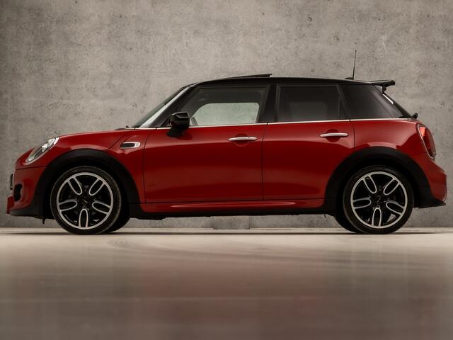 Mini John Cooper Works Mini 1.5 JCW Pack Automaat (PANORAMADAK, GROOT NAVI, KUIPSTOELEN, DEALER ONDERHOUDEN, STOELVERWARMING, LEDER/ALCANTARA, HARMAN/KARDON, SPOILER, NIEUWE APK, NIEUWSTAAT)