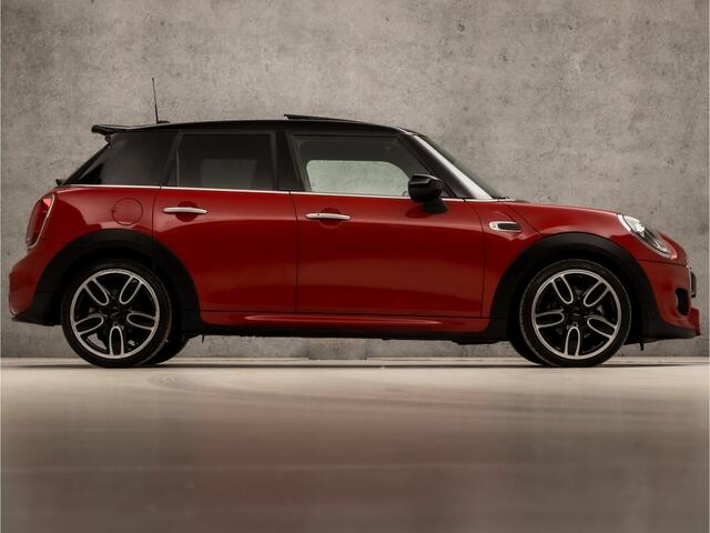 Mini John Cooper Works Mini 1.5 JCW Pack Automaat (PANORAMADAK, GROOT NAVI, KUIPSTOELEN, DEALER ONDERHOUDEN, STOELVERWARMING, LEDER/ALCANTARA, HARMAN/KARDON, SPOILER, NIEUWE APK, NIEUWSTAAT)