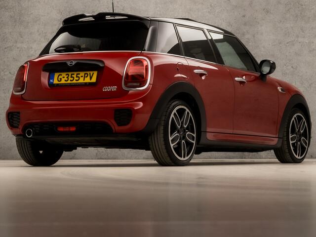 Mini John Cooper Works Mini 1.5 JCW Pack Automaat (PANORAMADAK, GROOT NAVI, KUIPSTOELEN, DEALER ONDERHOUDEN, STOELVERWARMING, LEDER/ALCANTARA, HARMAN/KARDON, SPOILER, NIEUWE APK, NIEUWSTAAT)