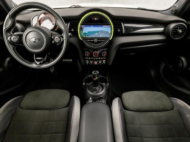 Mini John Cooper Works Mini 1.5 JCW Pack Automaat (PANORAMADAK, GROOT NAVI, KUIPSTOELEN, DEALER ONDERHOUDEN, STOELVERWARMING, LEDER/ALCANTARA, HARMAN/KARDON, SPOILER, NIEUWE APK, NIEUWSTAAT)