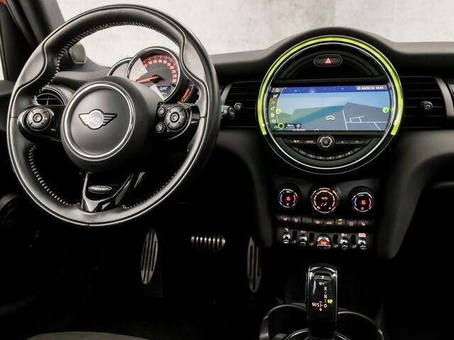 Mini John Cooper Works Mini 1.5 JCW Pack Automaat (PANORAMADAK, GROOT NAVI, KUIPSTOELEN, DEALER ONDERHOUDEN, STOELVERWARMING, LEDER/ALCANTARA, HARMAN/KARDON, SPOILER, NIEUWE APK, NIEUWSTAAT)