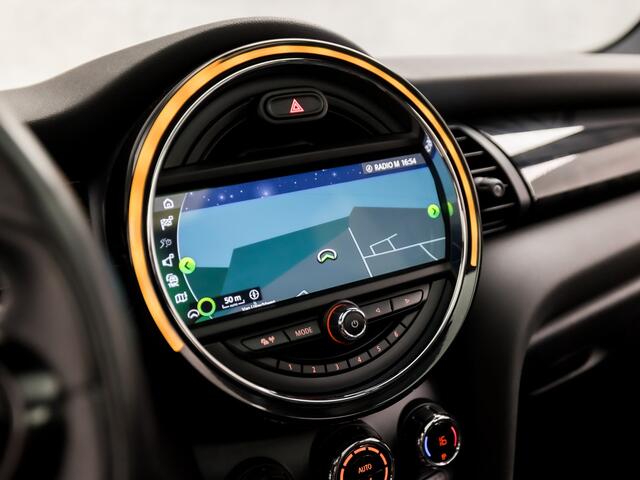 Mini John Cooper Works Mini 1.5 JCW Pack Automaat (PANORAMADAK, GROOT NAVI, KUIPSTOELEN, DEALER ONDERHOUDEN, STOELVERWARMING, LEDER/ALCANTARA, HARMAN/KARDON, SPOILER, NIEUWE APK, NIEUWSTAAT)