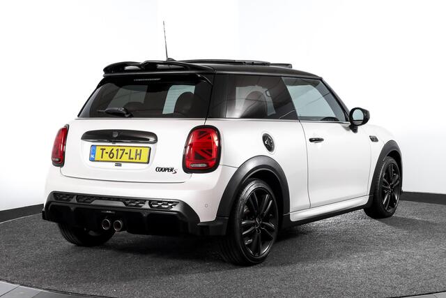 Mini John Cooper Works S 2.0 Cooper | S/K Panodak | Dig.Cockpit | Adapt.Cruise | Stoelverw. | Camera+PDC | NAV+App.Connect | Auto.Airco | LM 17" |