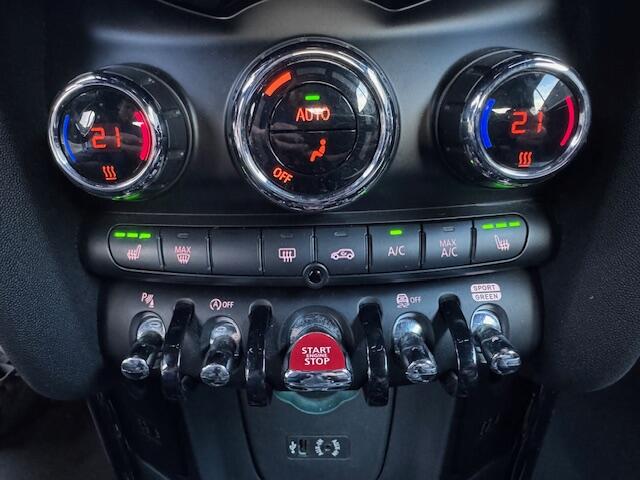 Mini John Cooper Works Mini Cabrio 2.0 S 192Pk JCW AUTOMAAT XENON UNION JACK NAVI ECC 96000KM!!!