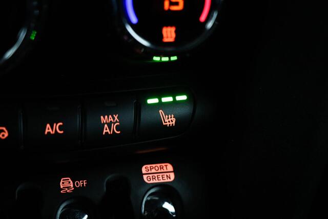 Mini John Cooper Works Mini 2.0 Chili | PARK ASSIS PACK | HALF LEDER | STOELVERWARMING | APPLE | NAVIGATIE