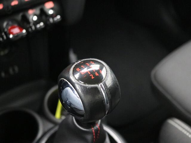 Mini John Cooper Works Mini 1.5 Business JCW / Navigatie / Cruise Control / All Seasonbanden / John Cooper Works Uitgevoerd / Airco Climate Control / LMV / Onderhoudshistorie Bekend / NL auto /