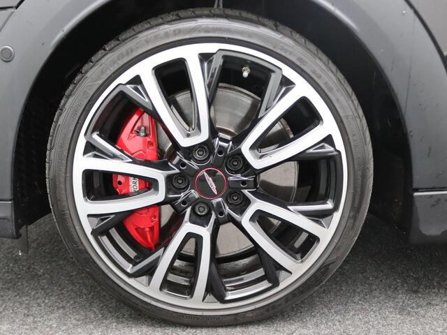 Mini John Cooper Works 3-deurs Comfort Plus Pakket | 18" JCW Circuit Spoke | Stuurwielrand Verwarmd | Glazen panoramadak | Piano Black Exterior pack | Harman-Kardon sound system | MINI Head-Up Display