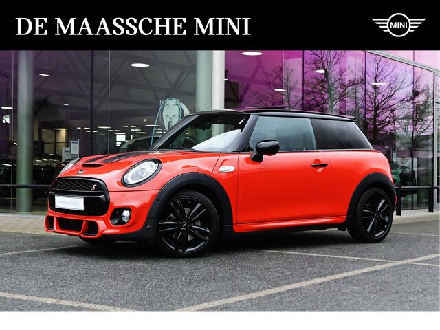 Mini John Cooper Works Hatchback S JCW Automaat / Panoramadak / LED / Harman-Kardon / Park Assistant / Comfortstoelen / Comfort Access / Head-Up / Stoelverwarming