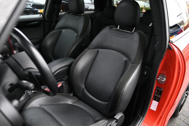 Mini John Cooper Works Hatchback S JCW Automaat / Panoramadak / LED / Harman-Kardon / Park Assistant / Comfortstoelen / Comfort Access / Head-Up / Stoelverwarming