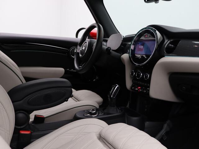 Mini John Cooper Works Cabrio Comfort Plus Pakket + Driving Assistant Plus Pakket + Connected Navigation Plus Pakket + Stuurwielrand Verwarmd + Visibility Package + Active Cruise Control + DAB + Head-Up Display + 18''