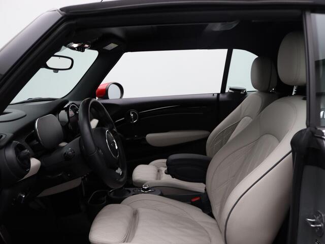 Mini John Cooper Works Cabrio Comfort Plus Pakket + Driving Assistant Plus Pakket + Connected Navigation Plus Pakket + Stuurwielrand Verwarmd + Visibility Package + Active Cruise Control + DAB + Head-Up Display + 18''