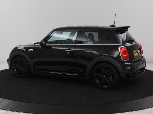 Mini John Cooper Works 1.5 Chili Serious Business | JCW Pack | Stoelverwarming | Head-Up | Sportstoelen | Harman/Kardon | Navigatie | Climate control | Full LED | Parkeerhulp | Cruise control | Half leder | Bluetooth