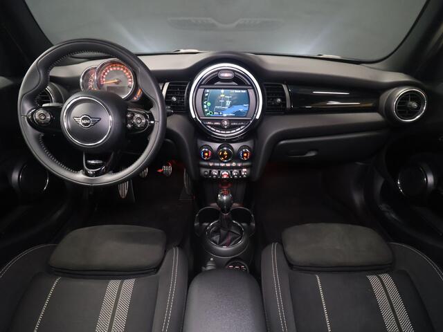 Mini John Cooper Works Mini 1.5 JCW [APPLE CARPLAY, ANDROID AUTO, CRUISE CONTROL, PDC ACHTER, AUTOMATISCHE AIRCO, LICHTMETALEN VELGEN, LED KOPLAMPEN, NIEUWSTAAT]