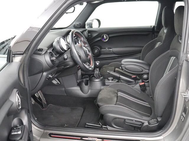 Mini John Cooper Works 1.5 Cooper | Harman/Kardon | Carplay | Sportstoelen | Full LED | Navigatie | Climate control | Park Assist | Cruise control | Getint glas