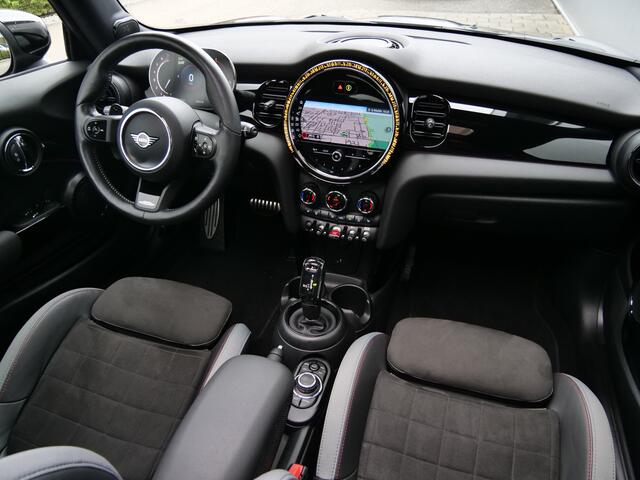 Mini John Cooper Works Mini 2.0 Essential 232 Pk Automaat Navi / DAB / Camera / Apple Carplay / Pano-dak / Harman Kardon
