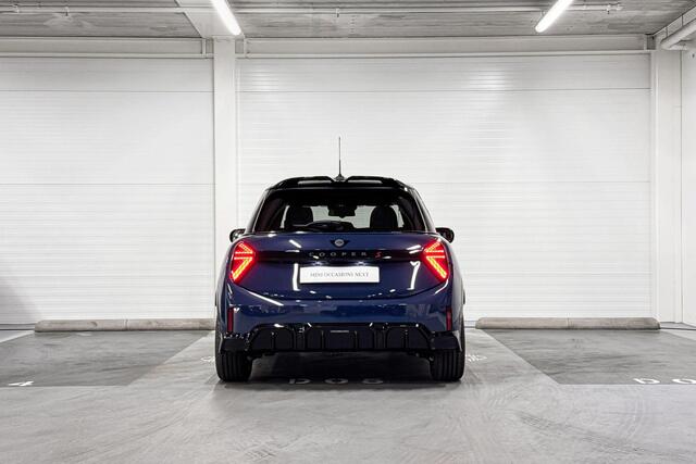 Mini John Cooper Works 5-Deurs S Cooper XL | Stuurwielverwarming | Head-Up Display | Harman/Kardon | Driving Assistant Plus | Stoelverwarming | Panoramadak | Comfort Access