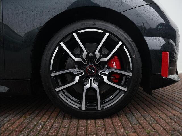 Mini John Cooper Works 3-Deurs JCW XL 54.2 kWh | Comforttoegang | Panoramadak | Elektr. Stoelen | Harman Kardon | Head-Up | Driving Assistant Plus | 18"LM |