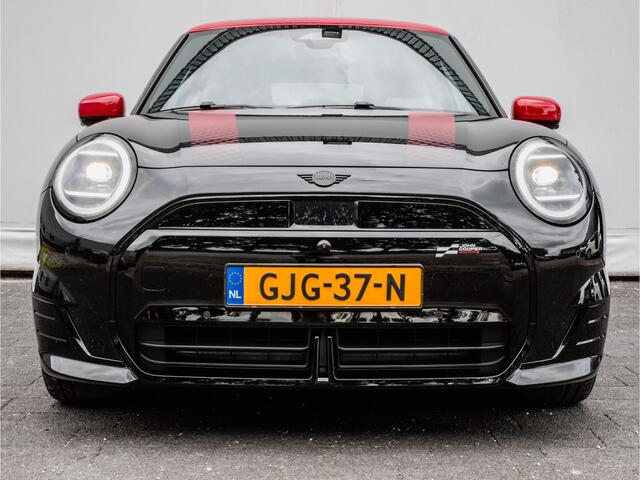 Mini John Cooper Works 3-Deurs E Cooper XL 40.7 kWh Panoramadak/ Head up/ Led/ Stoelmassage/ Harman-Kardon/ Camera/ Stoel-stuurverwarming