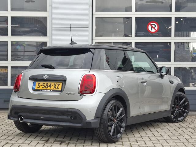 Mini John Cooper Works 3-Deurs 1.5 Cooper | Navigatie | LMV 18" | Voorstoelen Verwarmd | Cruise Contro Adaptief | Achteruitrijcamera | Airco Climate control |