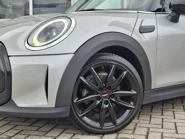 Mini John Cooper Works 3-Deurs 1.5 Cooper | Navigatie | LMV 18" | Voorstoelen Verwarmd | Cruise Contro Adaptief | Achteruitrijcamera | Airco Climate control |