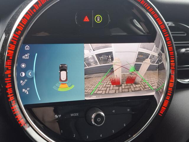 Mini John Cooper Works 3-Deurs 1.5 Cooper | Navigatie | LMV 18" | Voorstoelen Verwarmd | Cruise Contro Adaptief | Achteruitrijcamera | Airco Climate control |