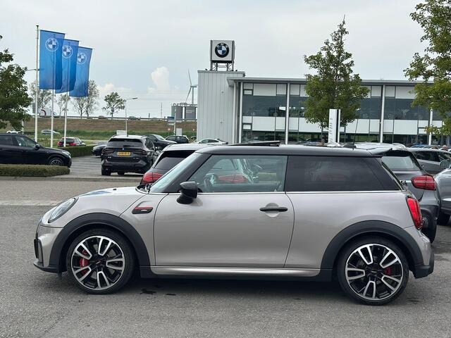 Mini John Cooper Works 3-Deurs 2.0 Essential | Harman-Kardon | Head-Up | 18" JCW Circuit Spoke | Comfort Access | Panoramadak | Stoelverwarming | Stuurwielrand verwarmd |