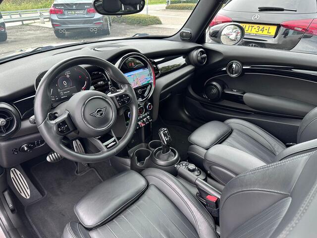 Mini John Cooper Works 3-Deurs 2.0 Essential | Harman-Kardon | Head-Up | 18" JCW Circuit Spoke | Comfort Access | Panoramadak | Stoelverwarming | Stuurwielrand verwarmd |