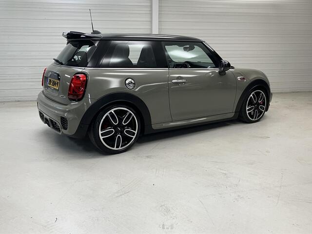 Mini John Cooper Works 3-Deurs 2.0 Chili / Nederlandse Auto / Eerste Eigenaar / Dealer Onderhouden / 231 PK /Elektrisch Schuif/Kanteldak / Navigatie / Harman & Kardon Audio / Stoelverwarming / Parkeersensoren Voor + Achter / Cruise Control / Climate Control /