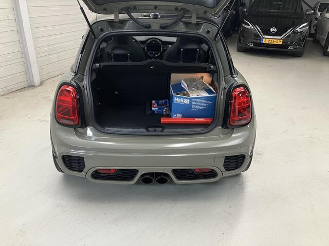 Mini John Cooper Works 3-Deurs 2.0 Chili / Nederlandse Auto / Eerste Eigenaar / Dealer Onderhouden / 231 PK /Elektrisch Schuif/Kanteldak / Navigatie / Harman & Kardon Audio / Stoelverwarming / Parkeersensoren Voor + Achter / Cruise Control / Climate Control /
