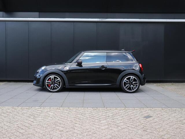 Mini John Cooper Works 3-Deurs 2.0 Chili | PANO-DAK | H&K | CAMERA | HEAD-UP | NAVI | CRUISE | STOELVERW. | APPLE CARPLAY |