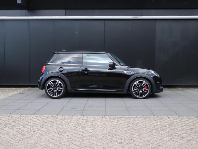 Mini John Cooper Works 3-Deurs 2.0 Chili | PANO-DAK | H&K | CAMERA | HEAD-UP | NAVI | CRUISE | STOELVERW. | APPLE CARPLAY |