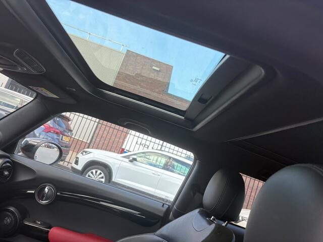 Mini John Cooper Works 3-Deurs 1.5 Cooper Dalston Panoramadak Harman-Kardon Sound Keyless Entry Achteruitrijcamera