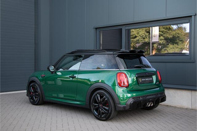 Mini John Cooper Works 3-Deurs 2.0 231PK | Pro Exhaust | Pano | ACC | HUD | Camera | KeyLess | Stuur/StoelVerwarming | Sportstoelen | Ambient Light | Alarm | British Racing Green