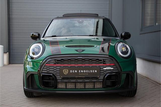 Mini John Cooper Works 3-Deurs 2.0 231PK | Pro Exhaust | Pano | ACC | HUD | Camera | KeyLess | Stuur/StoelVerwarming | Sportstoelen | Ambient Light | Alarm | British Racing Green