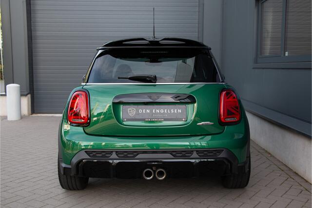 Mini John Cooper Works 3-Deurs 2.0 231PK | Pro Exhaust | Pano | ACC | HUD | Camera | KeyLess | Stuur/StoelVerwarming | Sportstoelen | Ambient Light | Alarm | British Racing Green