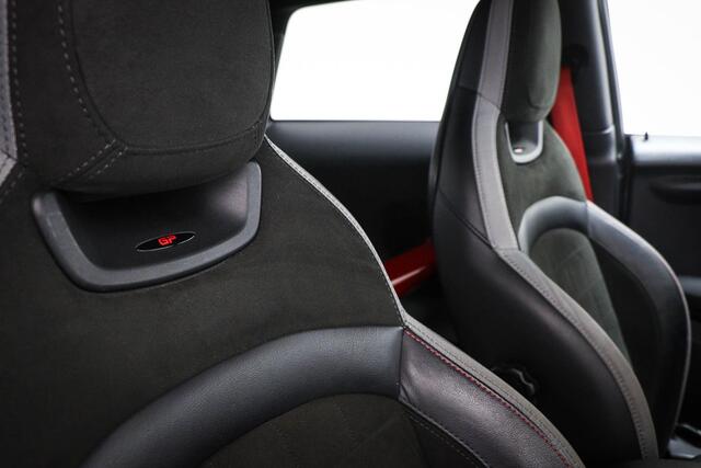 Mini John Cooper Works 3-Deurs 2.0 GP | LIMITED EDITION NR 1559 | COMFORT PACK | DAB | APPLE | DRAADLOZE LADER |
