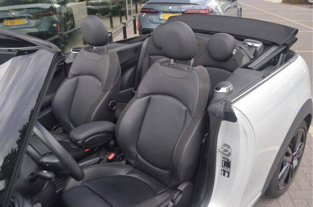 Mini John Cooper Works Cabrio JCW Automaat / Sportstoelen / Comfort Access / Achteruitrijcamera / LED / 17" Track Spoke black – foto 4
