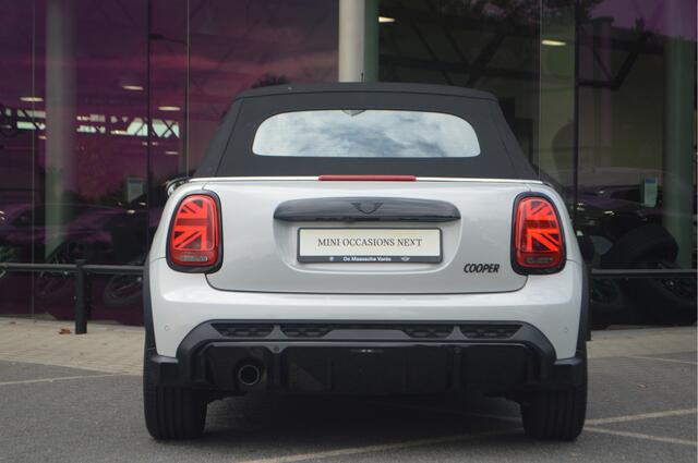 Mini John Cooper Works Cabrio JCW Automaat / Sportstoelen / Comfort Access / Achteruitrijcamera / LED / 17" Track Spoke black – foto 6