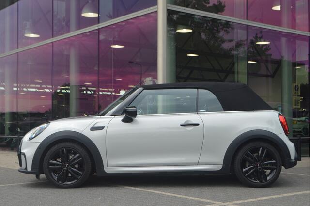 Mini John Cooper Works Cabrio JCW Automaat / Sportstoelen / Comfort Access / Achteruitrijcamera / LED / 17" Track Spoke black – foto 7