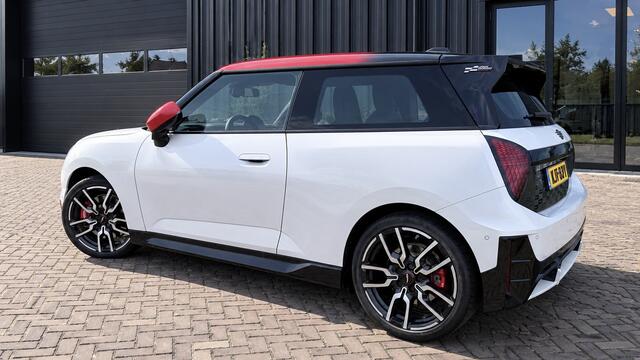 Mini John Cooper Works 3-Deurs JCW 54.2 kWh Two-Tone dak, JCW, 18inch Sportbanden Nieuwstaat – foto 3