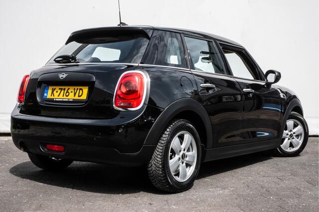 Mini MINI 1.5 Business Edition Navigatie/ Climate control/ Armsteun/ Carplay/ Dab/ Cruise control/ Lmv