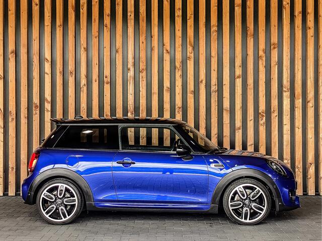 Mini MINI 3-Deurs 1.5 136PK Automaat John Cooper Works | JCW AERO KIT | JCW STUURWIEL | JCW SPORTSTOELEN |