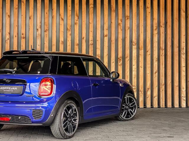 Mini MINI 3-Deurs 1.5 136PK Automaat John Cooper Works | JCW AERO KIT | JCW STUURWIEL | JCW SPORTSTOELEN |