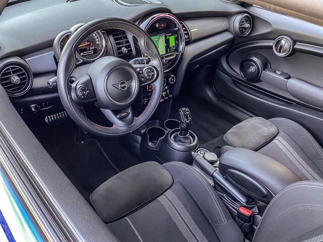 Mini MINI 3-Deurs 1.5 136PK Automaat John Cooper Works | JCW AERO KIT | JCW STUURWIEL | JCW SPORTSTOELEN |