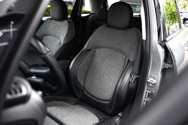 Mini ONE Hatchback Classic Automaat / Sportstoelen / LED / Navigatie / Cruise Control / Multifunctioneel stuurwiel / Allseason / 16" LMV