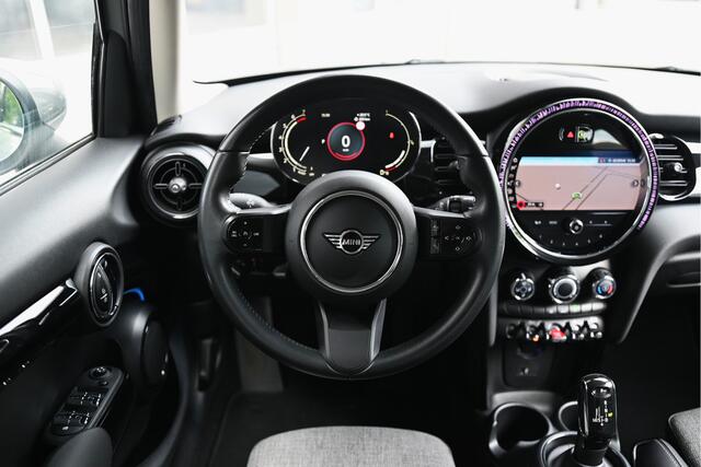 Mini ONE Hatchback Classic Automaat / Sportstoelen / LED / Navigatie / Cruise Control / Multifunctioneel stuurwiel / Allseason / 16" LMV