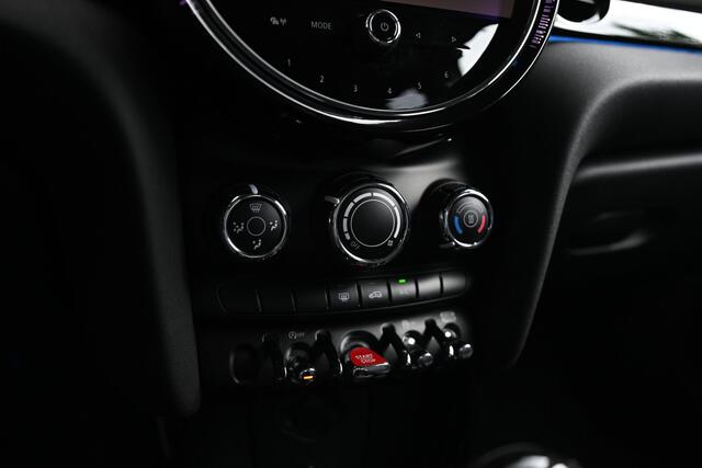 Mini ONE Hatchback Classic Automaat / Sportstoelen / LED / Navigatie / Cruise Control / Multifunctioneel stuurwiel / Allseason / 16" LMV