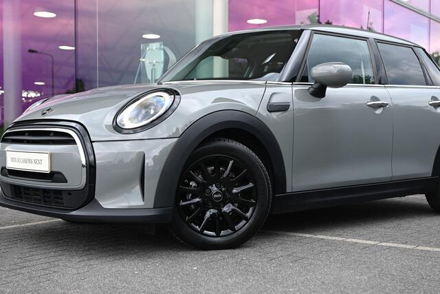 Mini ONE Hatchback Classic Automaat / Sportstoelen / LED / Navigatie / Cruise Control / Multifunctioneel stuurwiel / Allseason / 16" LMV