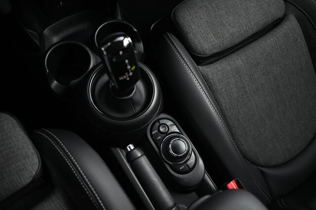 Mini ONE Hatchback Classic Automaat / Sportstoelen / LED / Navigatie / Cruise Control / Multifunctioneel stuurwiel / Allseason / 16" LMV